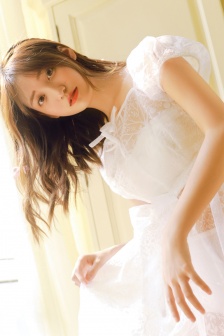 美女和学长一起玩游戏